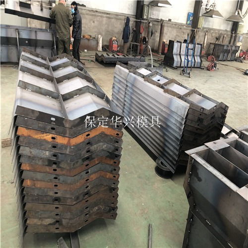 现浇防撞护栏模具的工厂加工与制作全流程解析